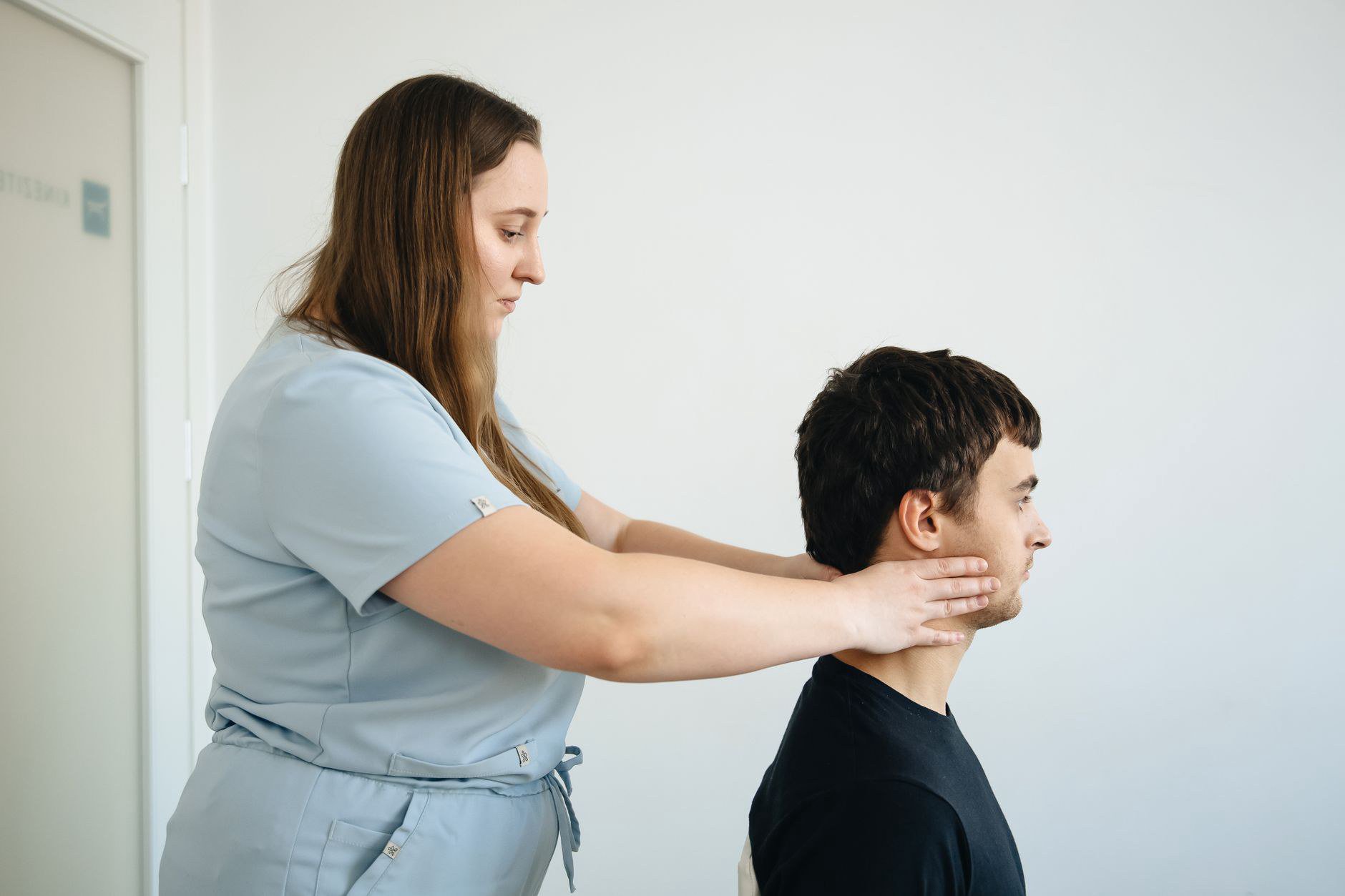 Giải pháp phục hồi chuyên sâu: Khi nào cần đến massage vai gáy quận 3