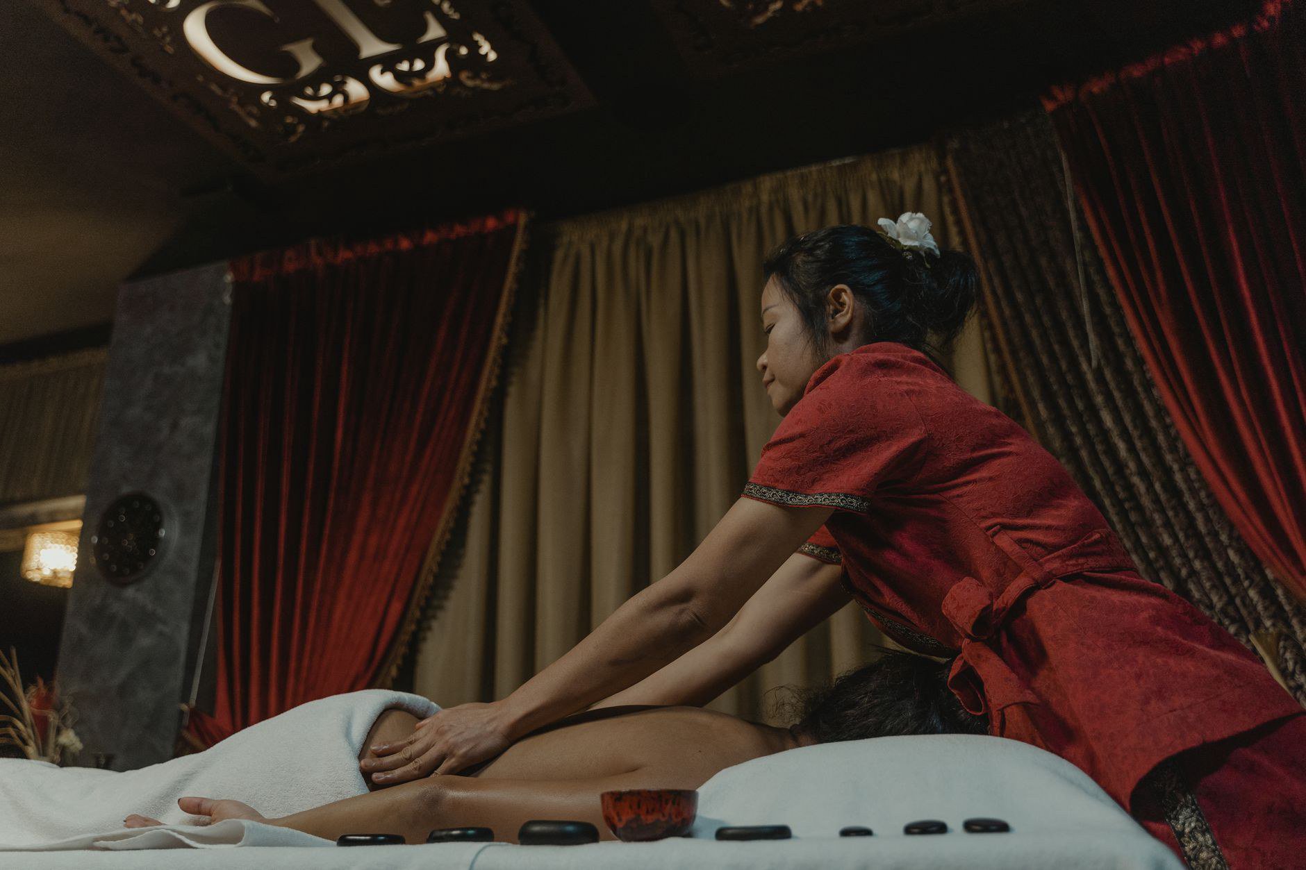 Massage vai gáy quận 3: Giải pháp cho game thủ cày đêm